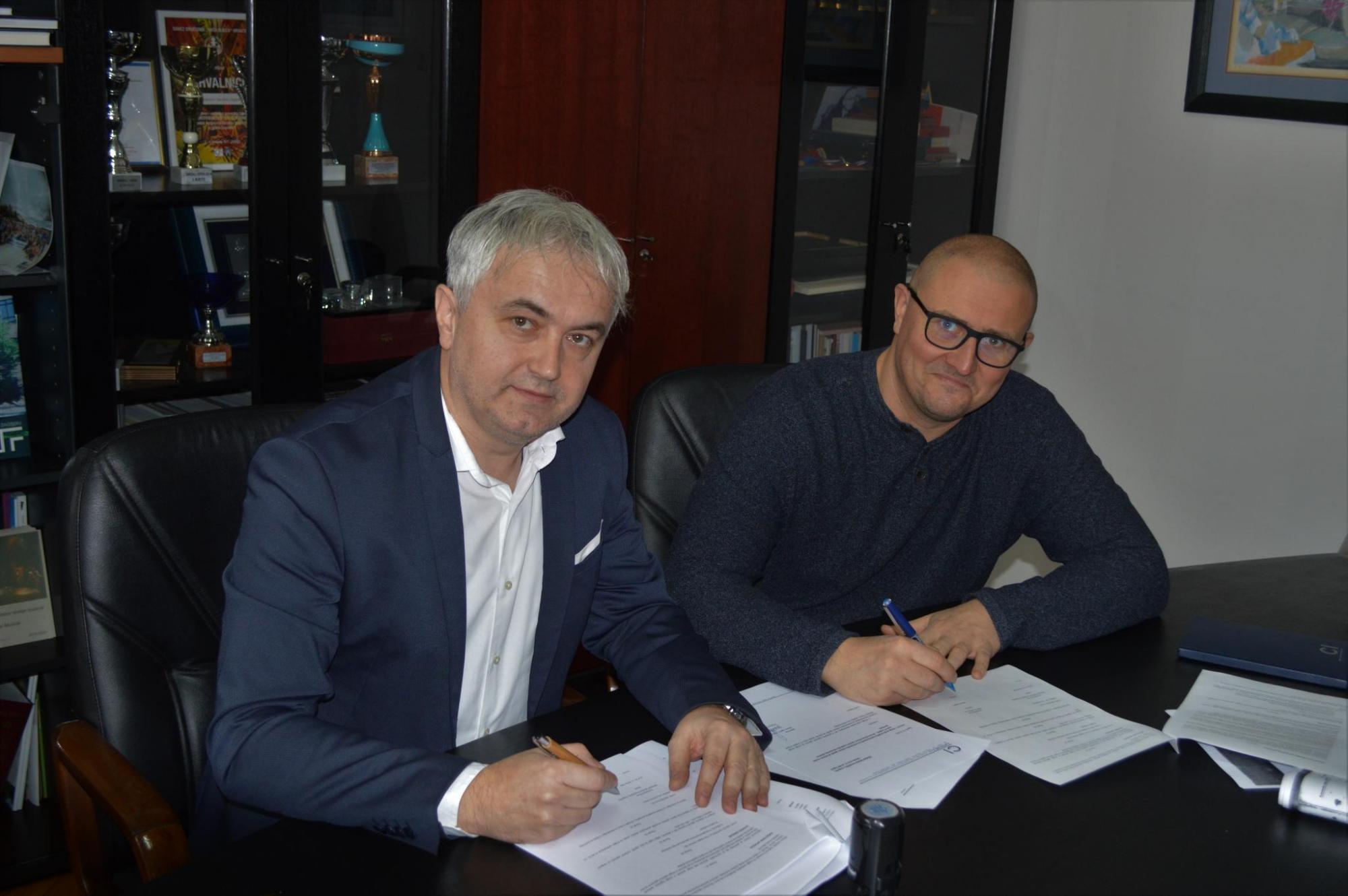 POTPISIVANJE UGOVORA ZA USLUGE IZRADE PROJEKTNE DOKUMENTACIJE ZA SVEOBUHVATNU OBNOVU SREDIŠNJICE UČITELJSKOGA FAKULTETA OD POTRESA POTPISIVANJE UGOVORA ZA USLUGE IZRADE PROJEKTNE DOKUMENTACIJE ZA SVEOBUHVATNU OBNOVU SREDIŠNJICE UČITELJSKOGA FAKULTETA OD POTRESA