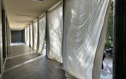60. Zagrebački Salon – “Provjetravanje” – Instalacija Antonije Balić i Marijane Županić Benić na pročelju Učiteljskog fakulteta Sveučilišta u Zagrebu