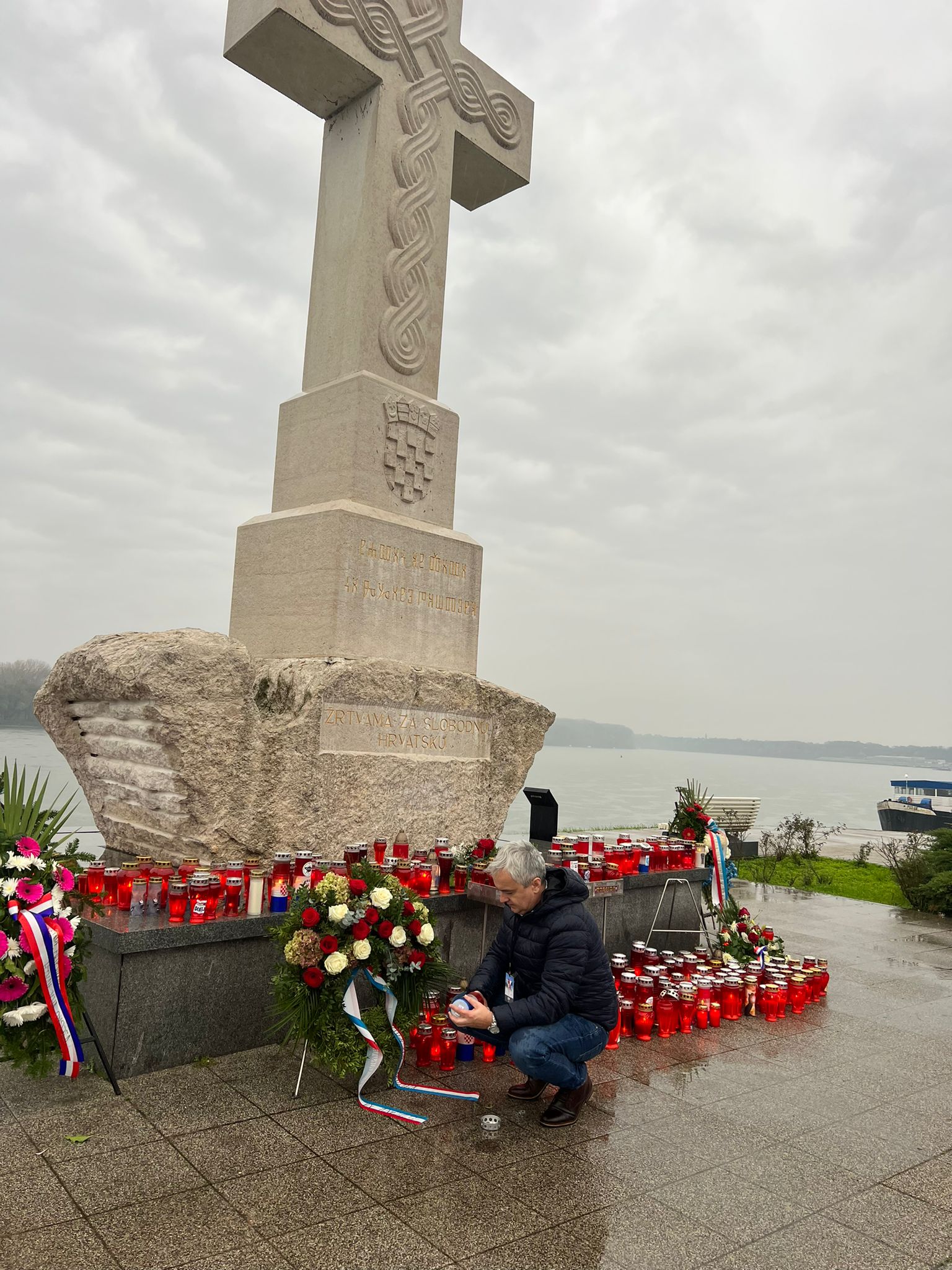 Vukovar, mjesto posebnog domovinskog pijeteta Vukovar, mjesto posebnog domovinskog pijeteta